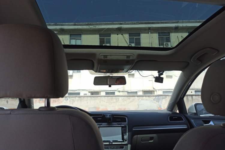 Used Volkswagen Golf 2014 1.6L Automatic Comfort Model Headliner