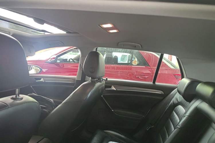 Used Volkswagen Golf 2014 1.4TSI Automatic Luxury Model Headliner