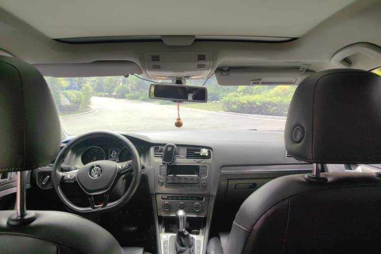 Used Volkswagen Golf 2014 1.4TSI Automatic Luxury Model Headliner
