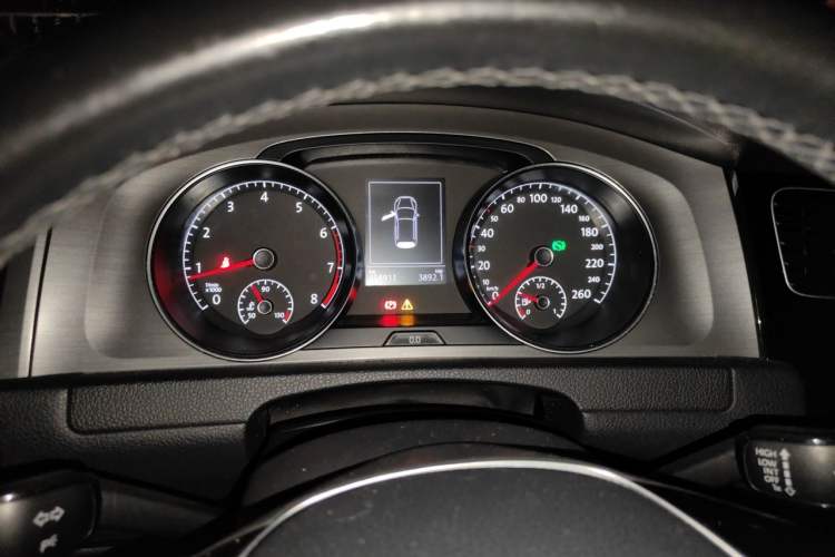 Used Volkswagen Golf 2014 1.4TSI Automatic Luxury Model Instrument Cluster