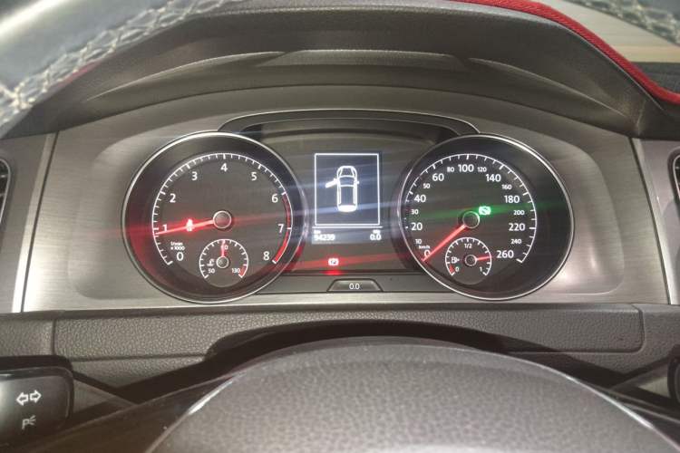Used Volkswagen Golf 2014 1.6L Automatic Fashion Model Instrument Cluster