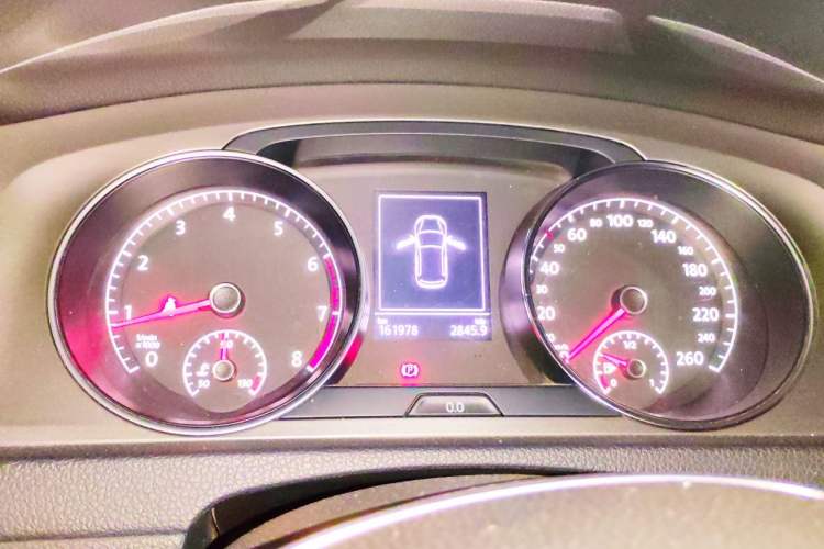 Used Volkswagen Golf 2014 1.4TSI Automatic Luxury Model Instrument Cluster