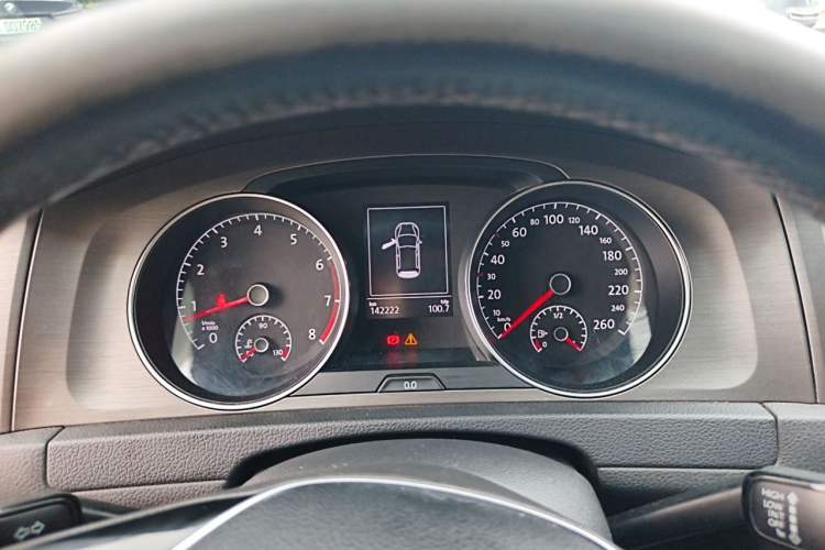 Used Volkswagen Golf 2014 1.4 TSI Manual Comfort Model Instrument Cluster