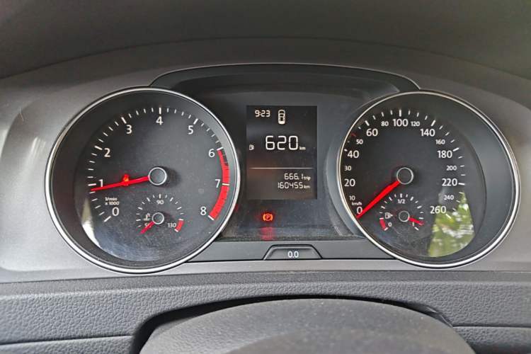 Used Volkswagen Golf 2014 1.6L Manual Fashion Edition Instrument Cluster