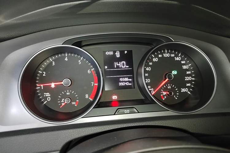 Used Volkswagen Golf 2014 1.6L Automatic Fashion Model Instrument Cluster