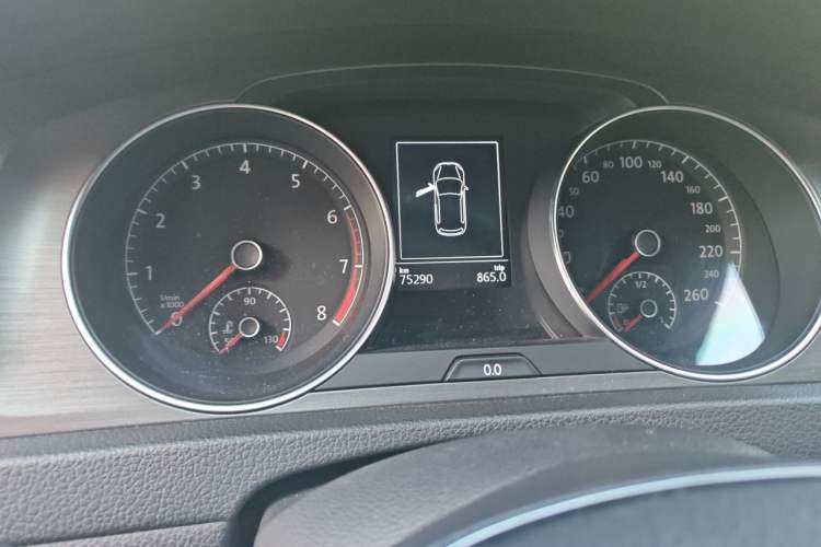 Used Volkswagen Golf 2014 1.4TSI Automatic Luxury Model Instrument Cluster