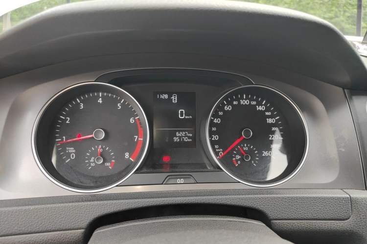 Used Volkswagen Golf 2014 1.6L Manual Fashion Edition Instrument Cluster