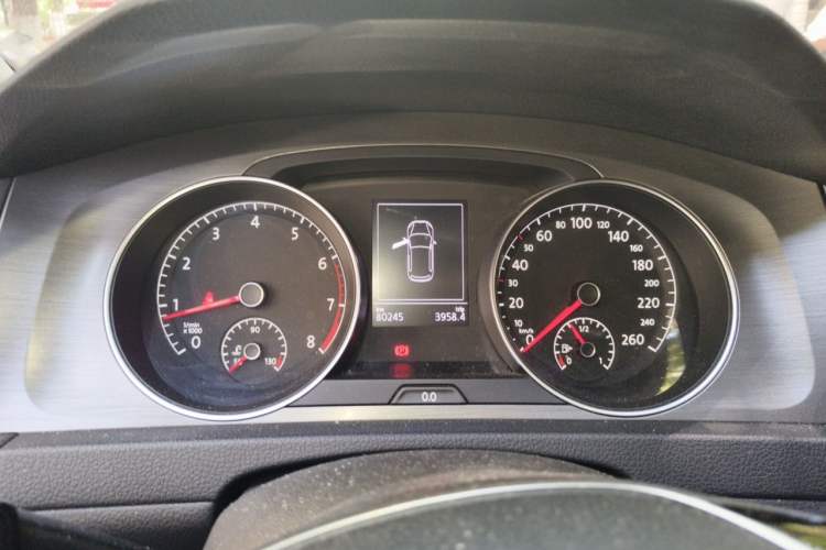 Used Volkswagen Golf 2014 1.4 TSI Manual Comfort Model Instrument Cluster