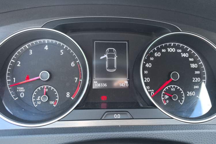 Used Volkswagen Golf 2014 1.4 TSI Manual Comfort Model Instrument Cluster