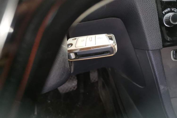Used Volkswagen Golf 2014 1.6L Automatic Comfort Model Interior 1