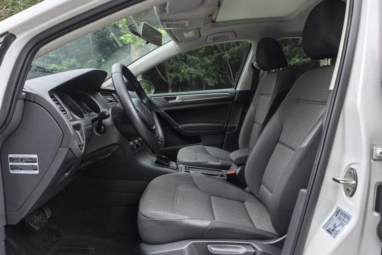 Used Volkswagen Golf 2014 1.6L Automatic Comfort Model Interior 1