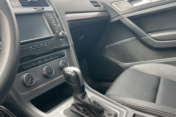 Used Volkswagen Golf 2014 1.6L Automatic Fashion Model Interior 11