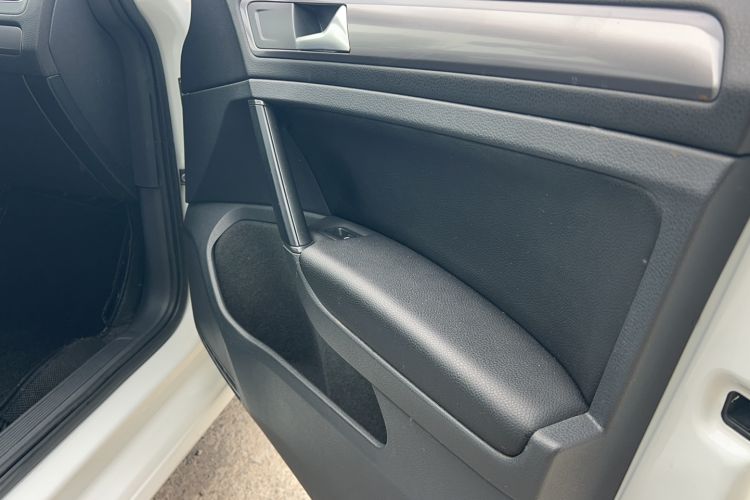 Used Volkswagen Golf 2014 1.6L Automatic Fashion Model Interior 13