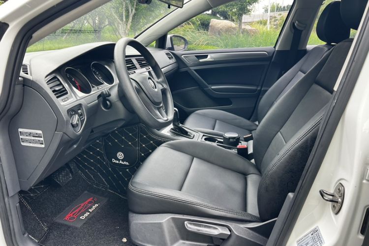 Used Volkswagen Golf 2014 1.6L Automatic Fashion Model Interior 2