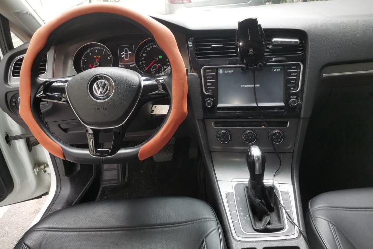 Used Volkswagen Golf 2014 1.6L Automatic Comfort Model Interior 2