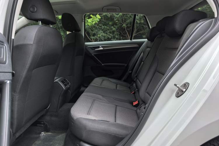 Used Volkswagen Golf 2014 1.6L Automatic Comfort Model Interior 2