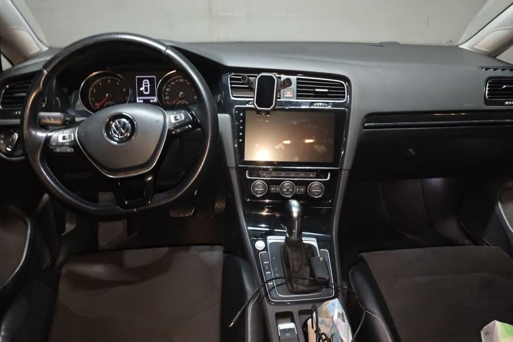 Used Volkswagen Golf 2014 1.4TSI Automatic Flagship Model Interior 2