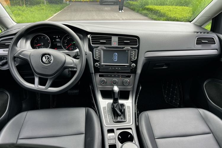 Used Volkswagen Golf 2014 1.6L Automatic Fashion Model Interior 3