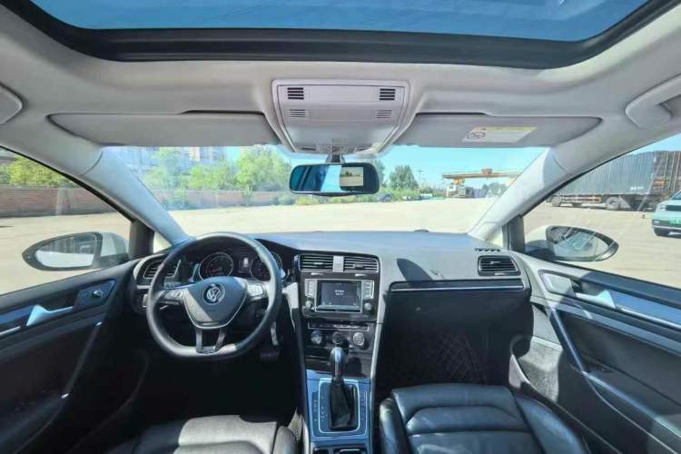 Used Volkswagen Golf 2014 1.4TSI Luxury Travel Edition Interior 3