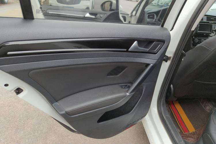 Used Volkswagen Golf 2014 1.4TSI Luxury Travel Edition Interior 3