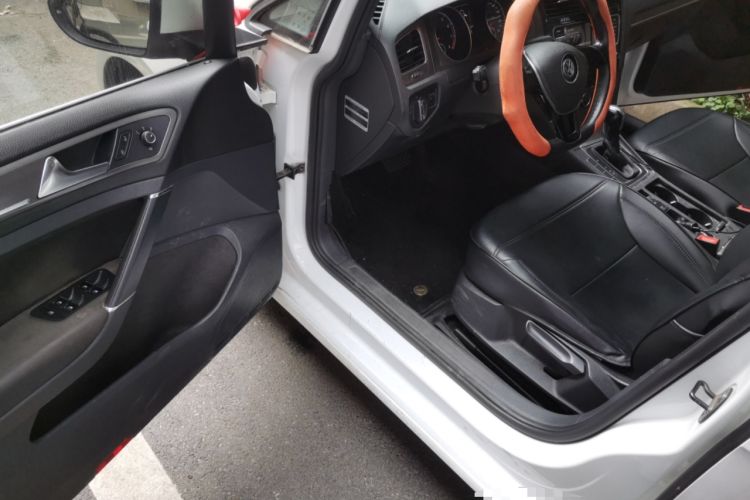 Used Volkswagen Golf 2014 1.6L Automatic Comfort Model Interior 3