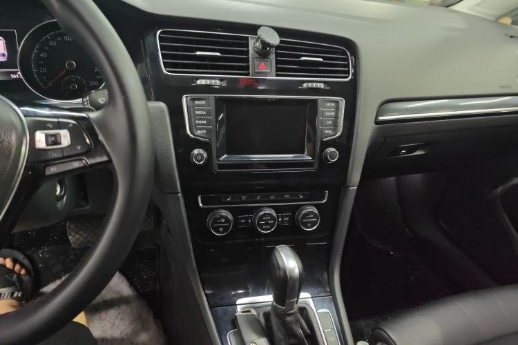 Used Volkswagen Golf 2014 1.4TSI Luxury Travel Edition Interior 3