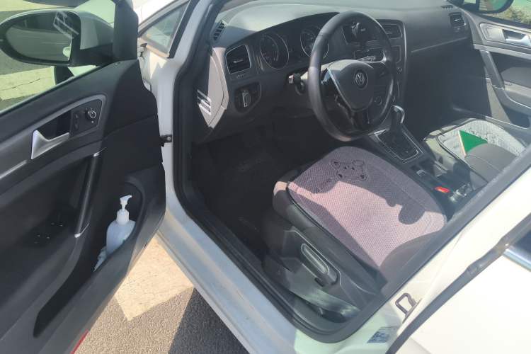 Used Volkswagen Golf 2014 1.4TSI Automatic Comfort Model Interior 3