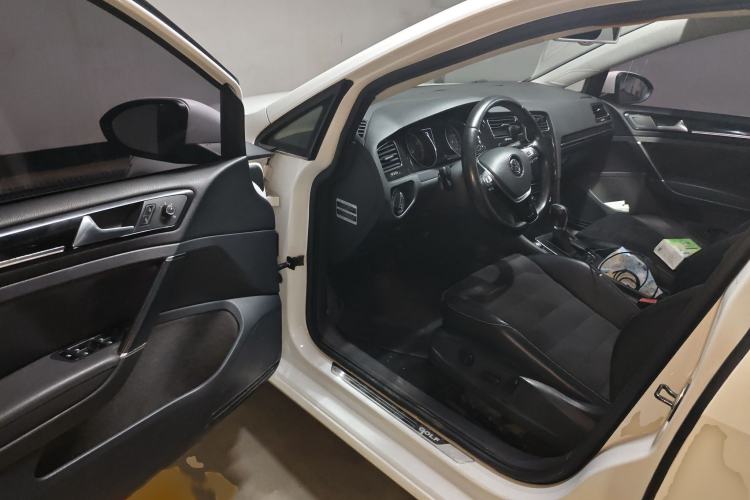Used Volkswagen Golf 2014 1.4TSI Automatic Flagship Model Interior 3