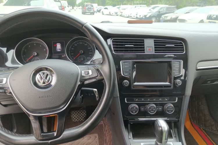 Used Volkswagen Golf 2014 1.4TSI Luxury Travel Edition Interior 4