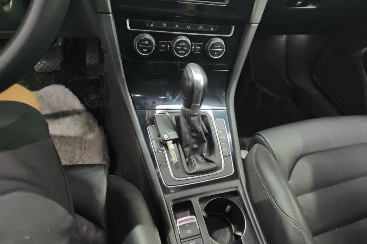 Used Volkswagen Golf 2014 1.4TSI Luxury Travel Edition Interior 4