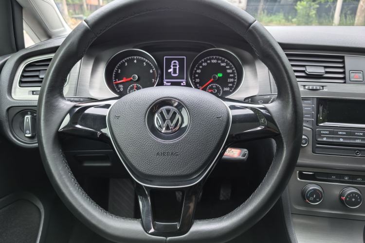Used Volkswagen Golf 2014 1.6L Automatic Comfort Model Interior 4