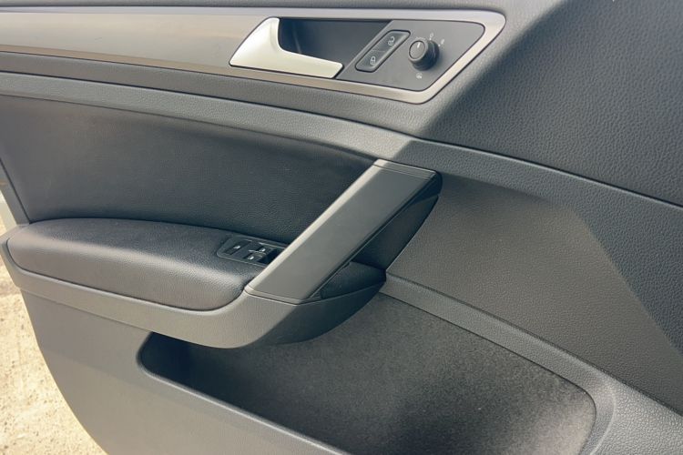 Used Volkswagen Golf 2014 1.6L Automatic Fashion Model Interior 5