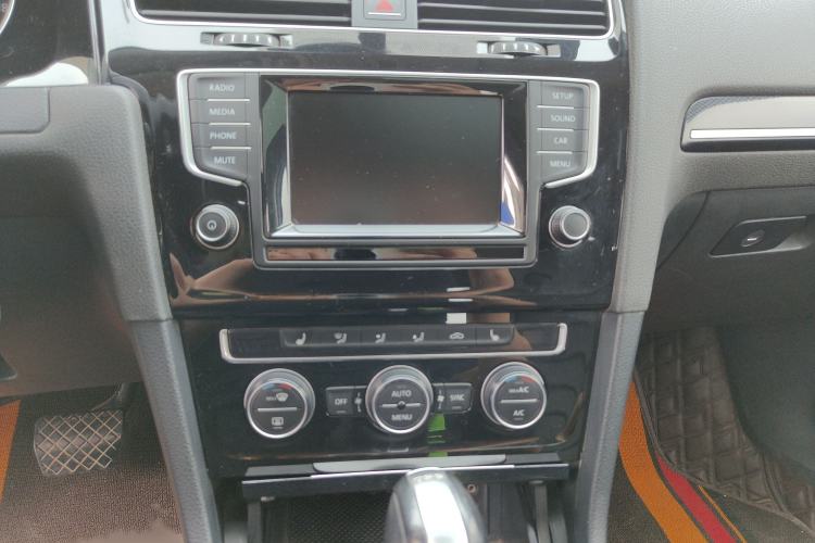 Used Volkswagen Golf 2014 1.4TSI Luxury Travel Edition Interior 5