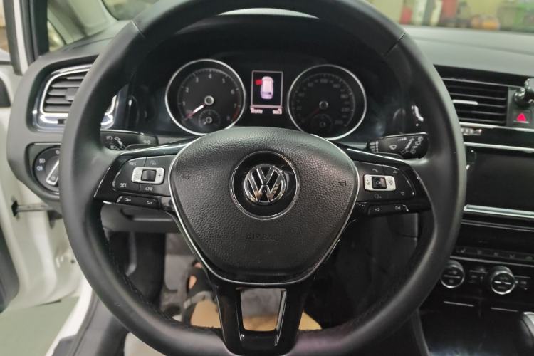 Used Volkswagen Golf 2014 1.4TSI Luxury Travel Edition Interior 5
