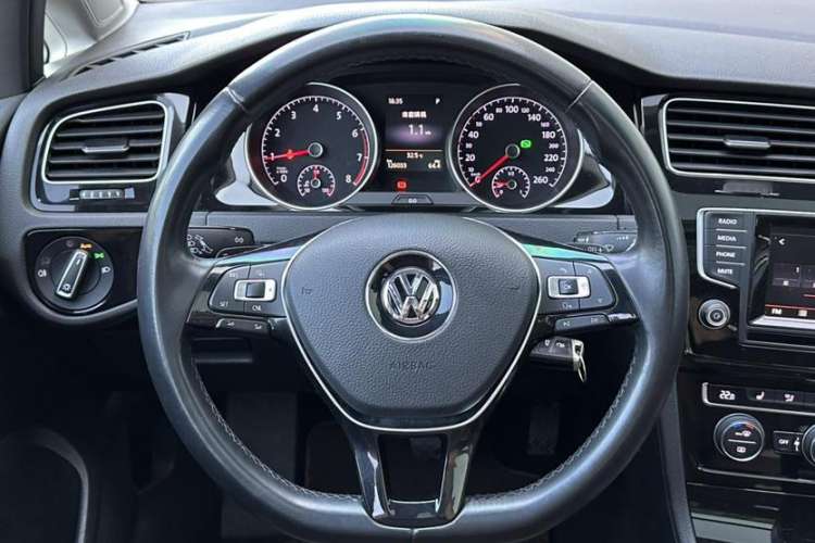 Used Volkswagen Golf 2014 1.4TSI Luxury Travel Edition Interior 7