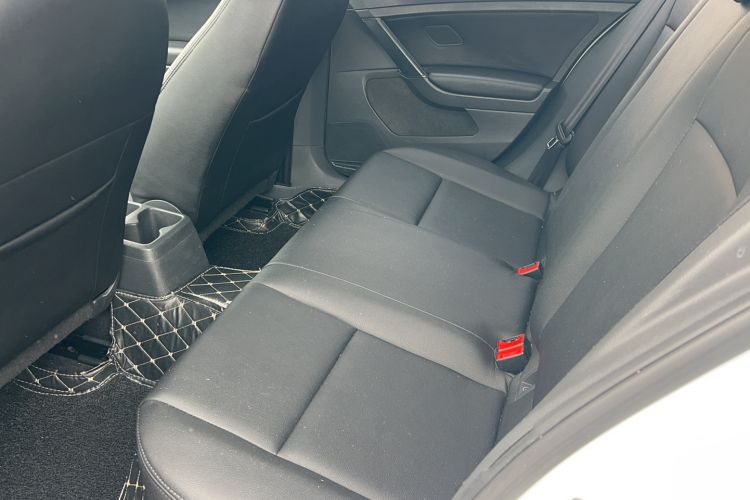 Used Volkswagen Golf 2014 1.6L Automatic Fashion Model Interior 8
