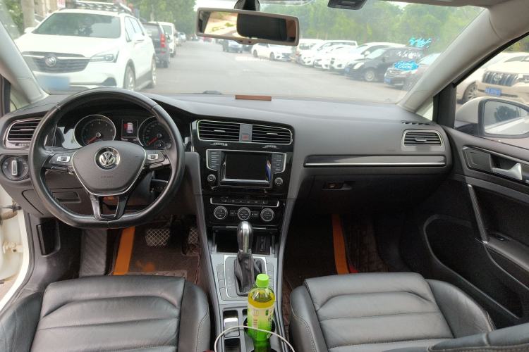Used Volkswagen Golf 2014 1.4TSI Luxury Travel Edition Interior 8