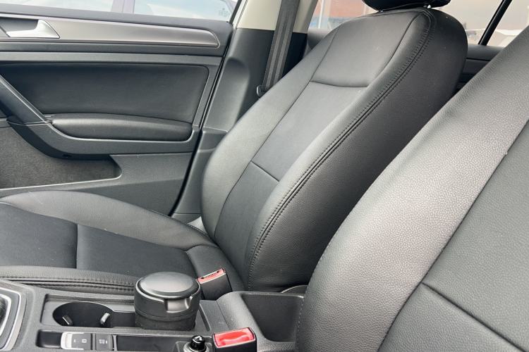 Used Volkswagen Golf 2014 1.6L Automatic Fashion Model Interior 9
