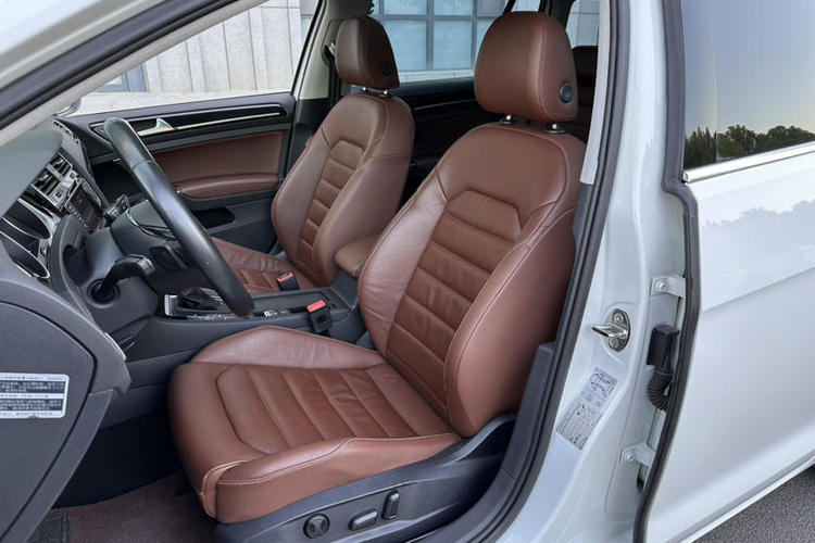 Used Volkswagen Golf 2014 1.4TSI Luxury Travel Edition Interior 9