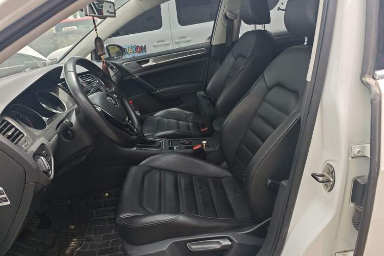 Used Volkswagen Golf 2014 1.4TSI Automatic Luxury Model Left Front Seat