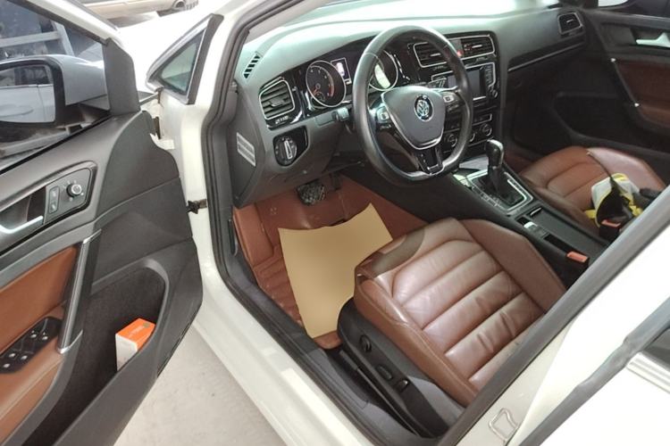 Used Volkswagen Golf 2014 1.4TSI Luxury Travel Edition Left Front Seat