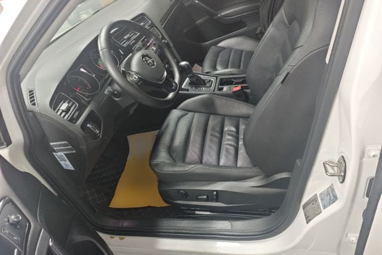 Used Volkswagen Golf 2014 1.4TSI Luxury Travel Edition Left Front Seat