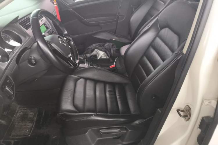 Used Volkswagen Golf 2014 1.6L Automatic Comfort Model Left Front Seat