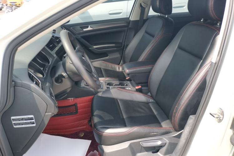 Used Volkswagen Golf 2014 1.6L Automatic Fashion Model Left Front Seat