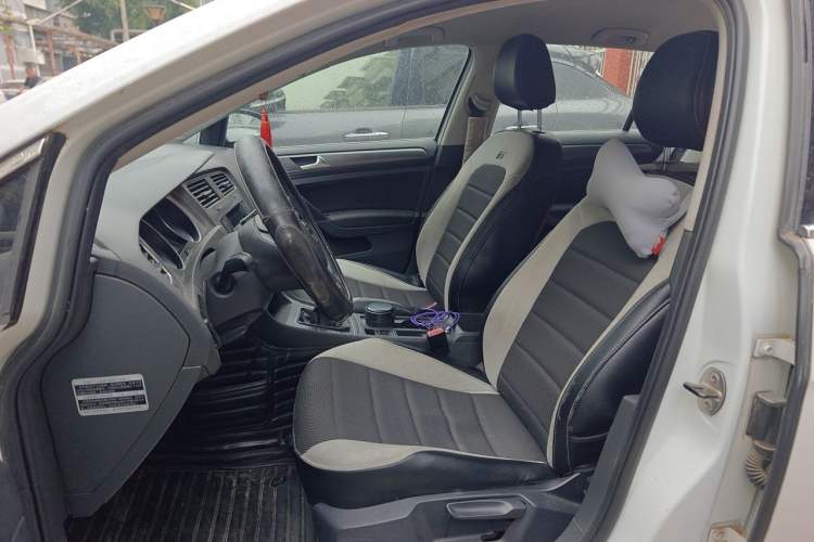 Used Volkswagen Golf 2014 1.6L Manual Fashion Edition Left Front Seat