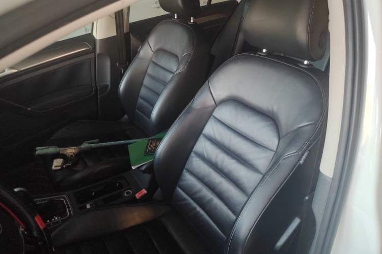 Used Volkswagen Golf 2014 1.4TSI Automatic Luxury Model Left Front Seat