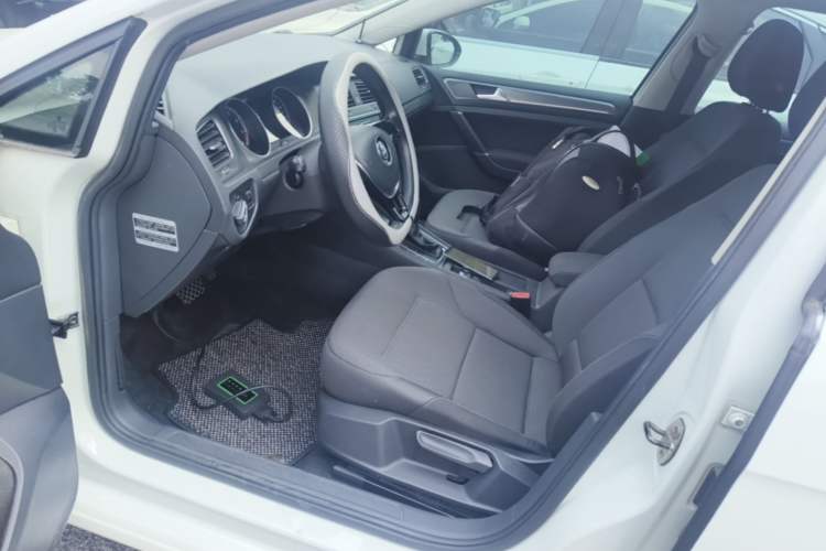 Used Volkswagen Golf 2014 1.6L Automatic Comfort Model Left Front Seat