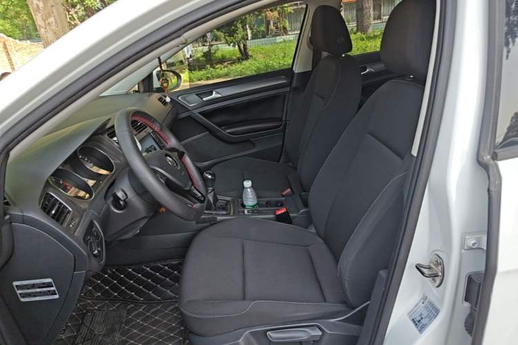 Used Volkswagen Golf 2014 1.6L Manual Fashion Edition Left Front Seat
