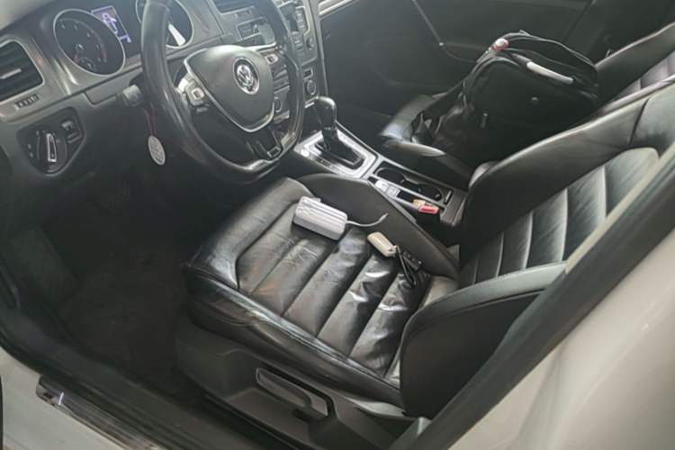 Used Volkswagen Golf 2014 1.4TSI Automatic Luxury Model Left Front Seat