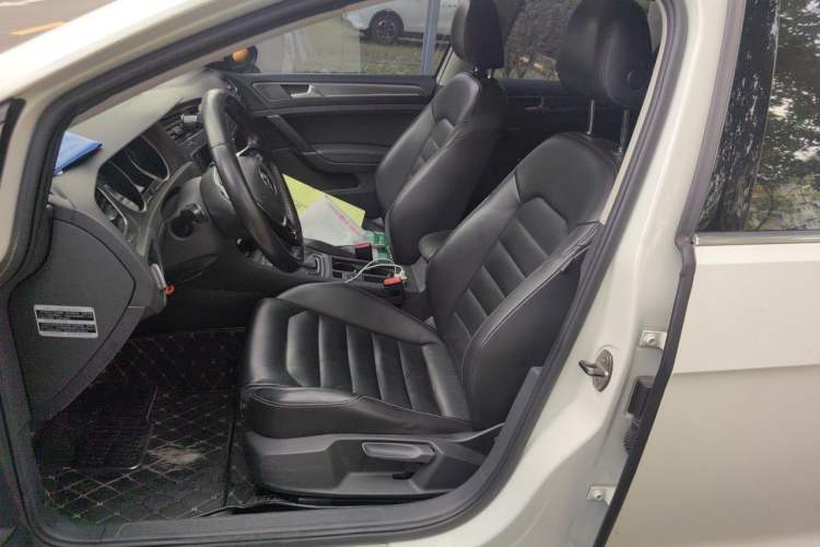 Used Volkswagen Golf 2014 1.4TSI Automatic Luxury Model Left Front Seat